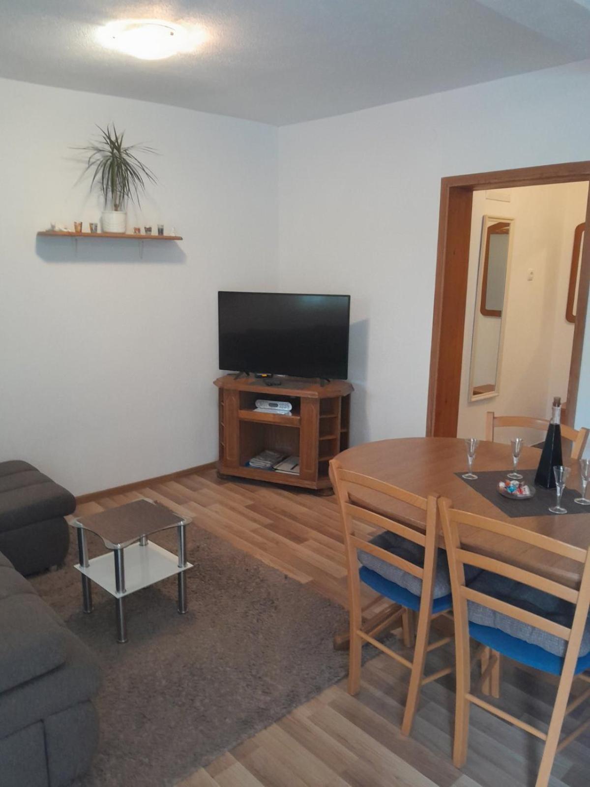 קאבטאט Apartman Miro מראה חיצוני תמונה