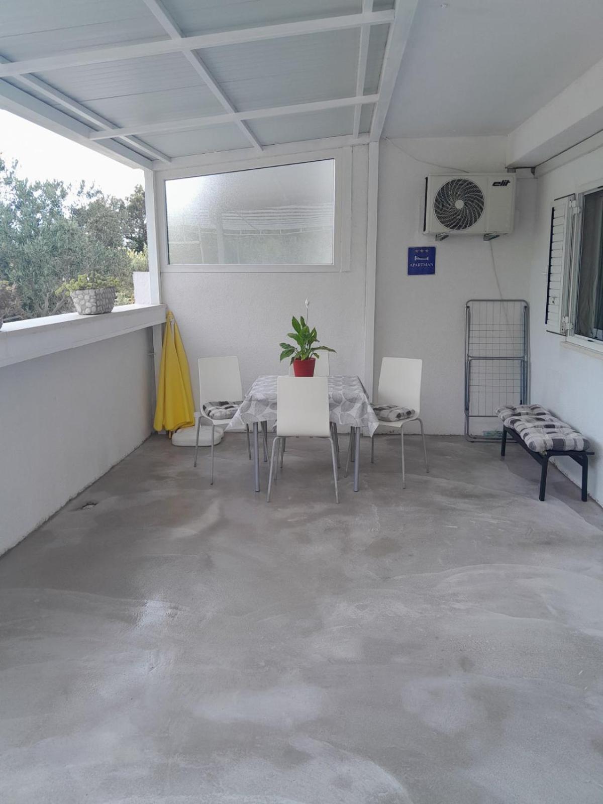 קאבטאט Apartman Miro מראה חיצוני תמונה