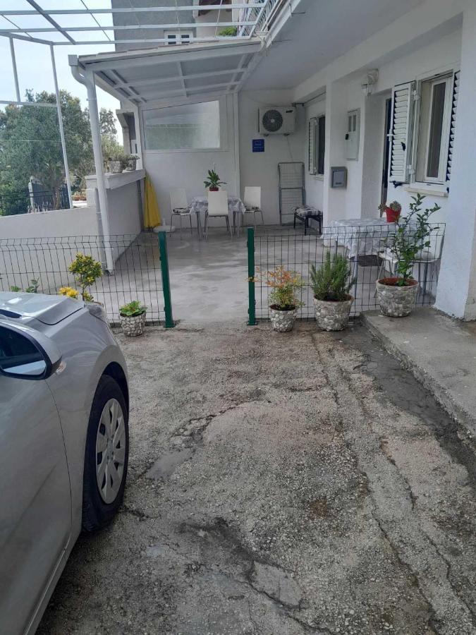 קאבטאט Apartman Miro מראה חיצוני תמונה