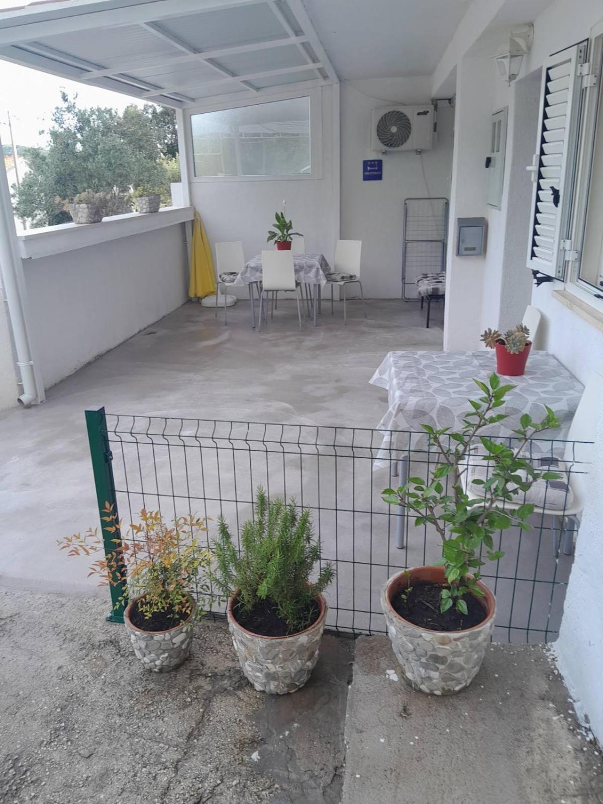 קאבטאט Apartman Miro מראה חיצוני תמונה